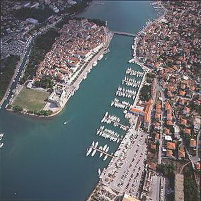 Chorvatsko Apartmány Trogir Hotely Trogir Rekreacní strediska Trogir Pokoje Trogir Soukromé ubytování Trogir Penziony Trogir Okruzní plavby Jadranem Trogir Pronájem plavidel Trogir dovolená CK Lotos