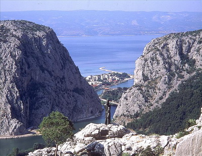 Omis Croatia Omis hotels Omis duce apartments Omis accommodation Omis Hotel Plaza Omis Omis rafting Omis Countryside Cottage Omis travel agency Lotos Split Riviera 