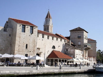 Chorvatsko Apartmány Trogir Hotely Trogir Rekreacní strediska Trogir Pokoje Trogir Soukromé ubytování Trogir Penziony Trogir Okruzní plavby Jadranem Trogir Pronájem plavidel Trogir dovolená CK Lotos