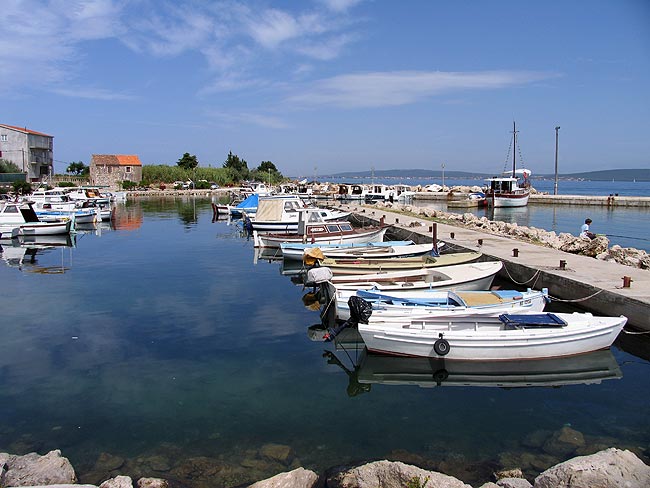 Chorvatsko Dobropoljana Pasman apartmány pokoje ubytování hotely pronájem plavidel marina prístav dovolená CK Lotos
