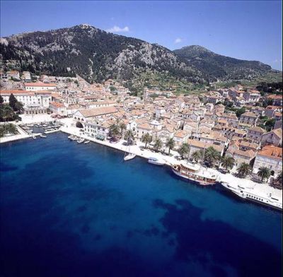 Chorvatsko Apartmány Hvar Hotely Hvar Pokoje Hvar Penziony Hvar Soukromé ubytování  Hvar Pronájem plavidel ostrov Hvar CK Lotos