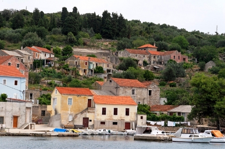 Rava apartmani Rava sobe Rava smještaj Rava pansioni turistička agencija Lotos zadarska rivijera 