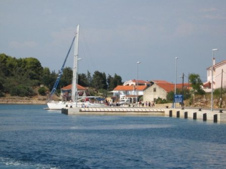 Rava apartmani Rava sobe Rava smještaj Rava pansioni turistička agencija Lotos zadarska rivijera 