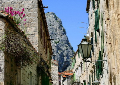 Omis Croatia Omis hotels Omis duce apartments Omis accommodation Omis Hotel Plaza Omis Omis rafting Omis Countryside Cottage Omis travel agency Lotos Split Riviera 