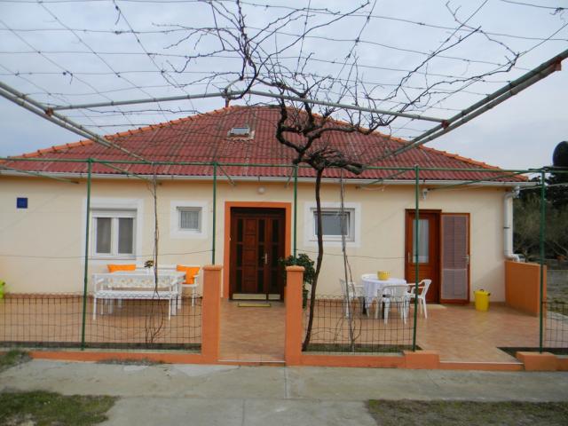 apartments Croatia Anamaria x